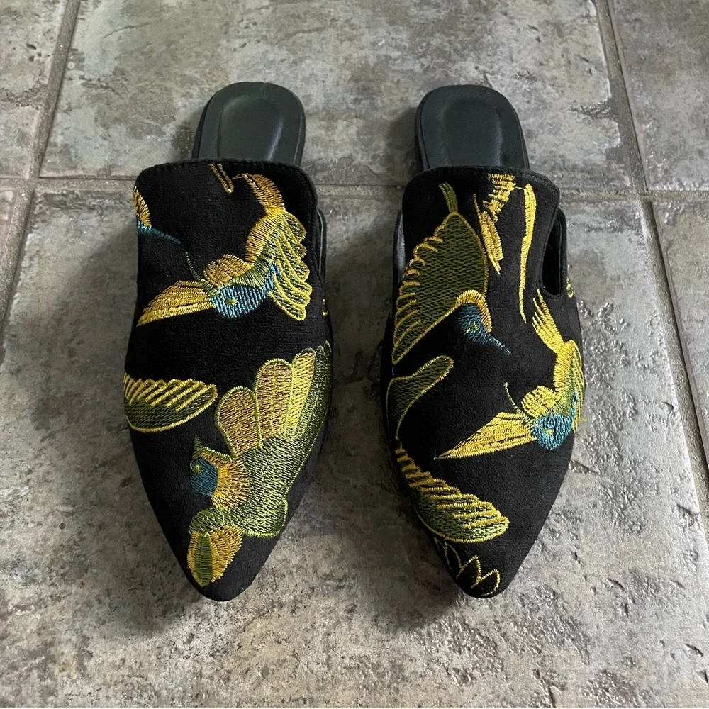 “ Birds “ Women’s Sandals . Size US 10 Euro 40 . Stylish - Picture 1 of 3